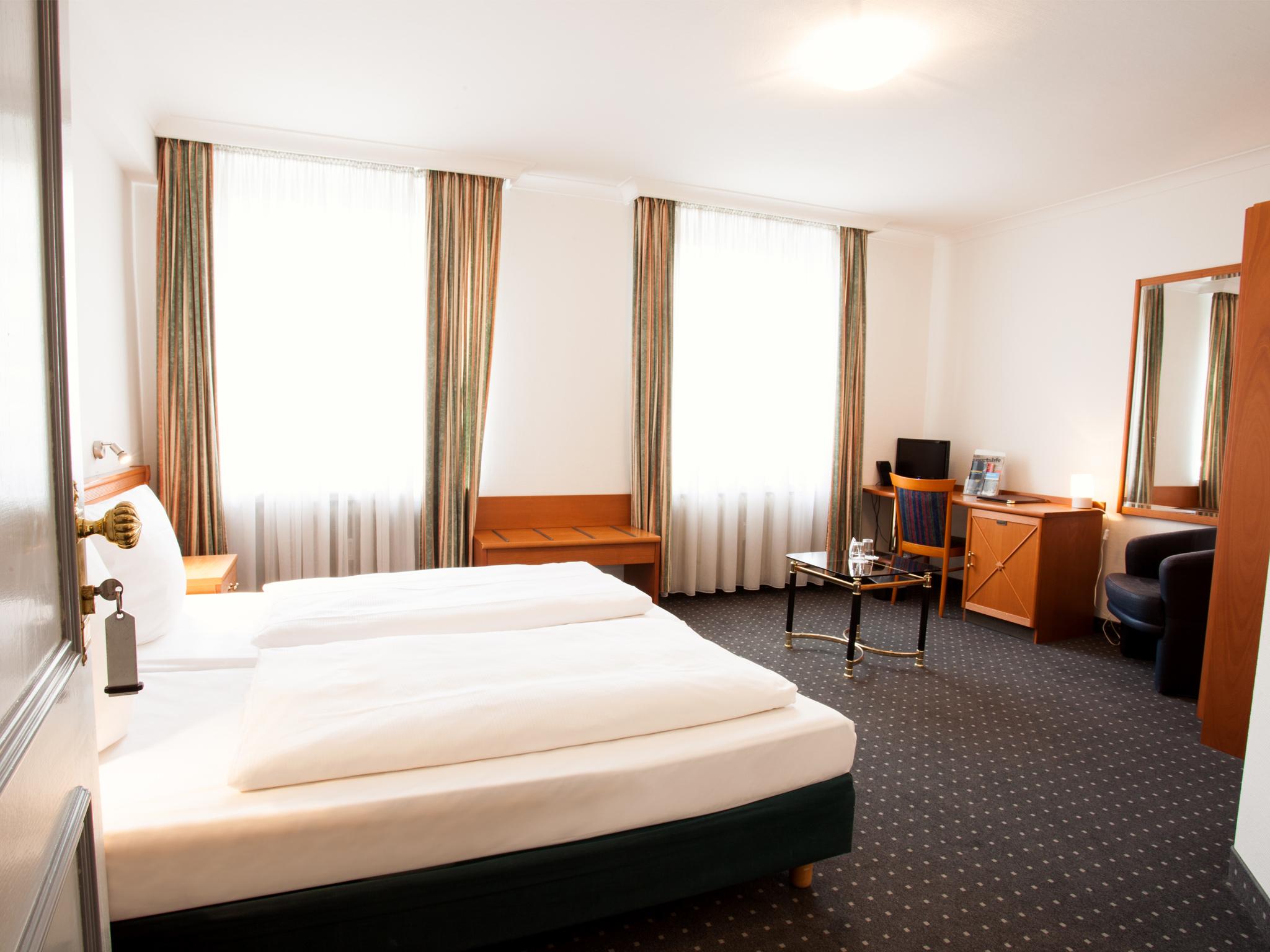 קלן Ina Hotel Royal מראה חיצוני תמונה