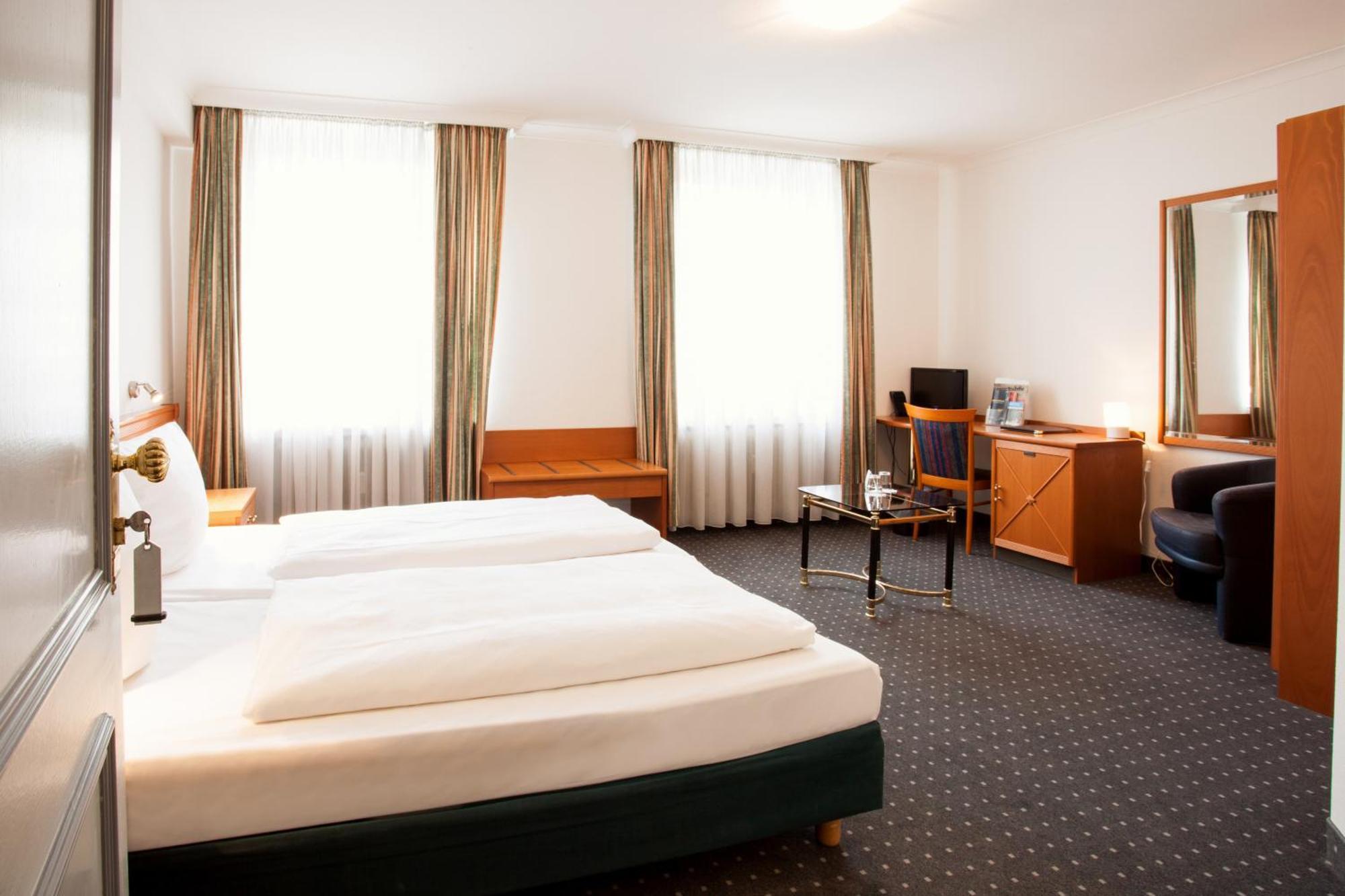קלן Ina Hotel Royal מראה חיצוני תמונה