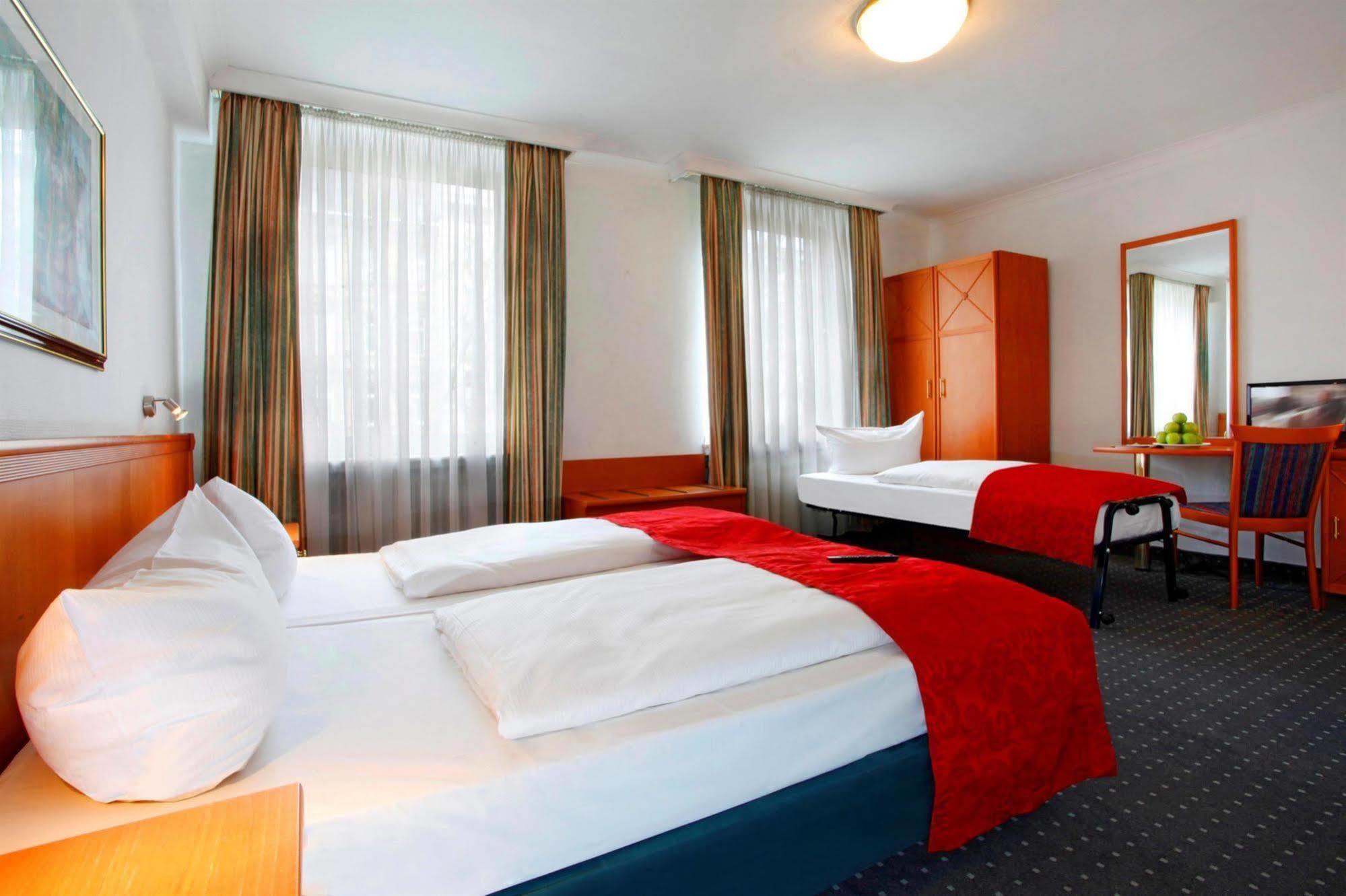 קלן Ina Hotel Royal מראה חיצוני תמונה